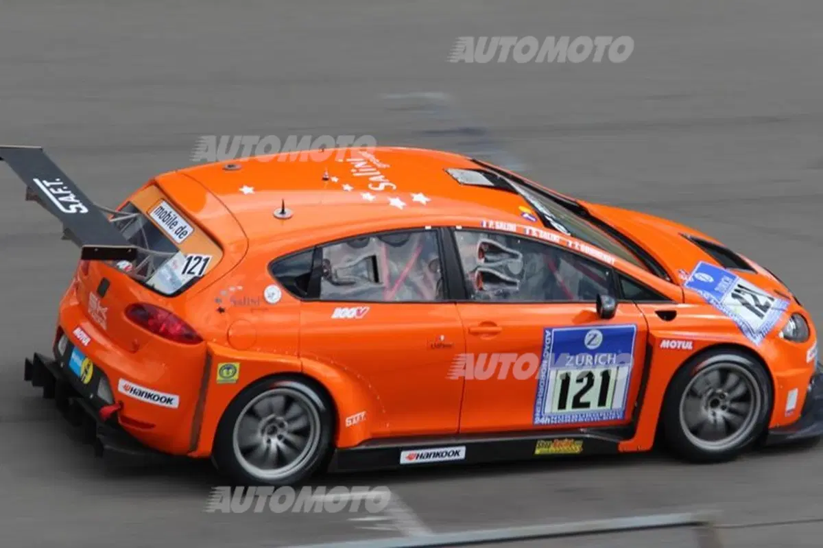 Tutte le auto della 24 Ore del Nürburgring: dalla McLaren MP4 alla... Opel Manta! (9)
