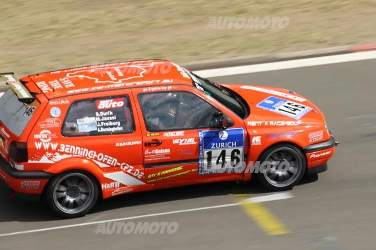 Tutte le auto della 24 Ore del Nürburgring: dalla McLaren MP4 alla... Opel Manta! (10)