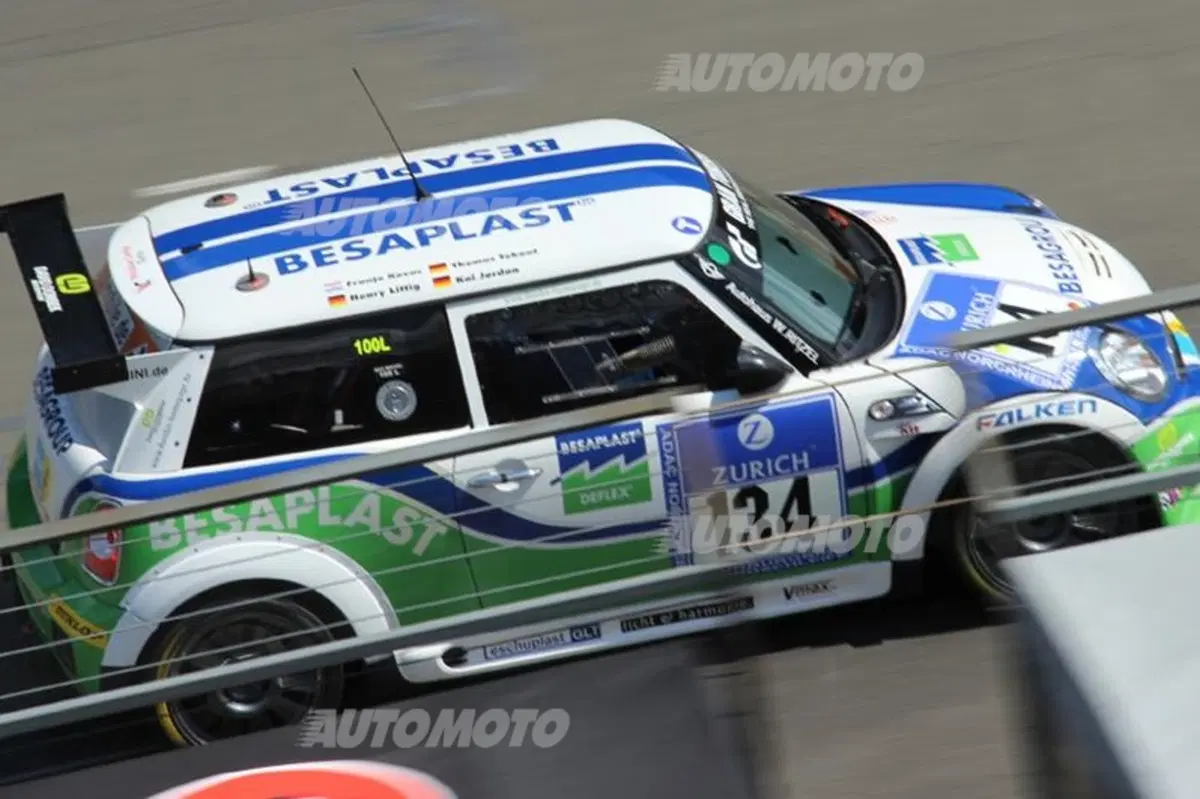 Tutte le auto della 24 Ore del Nürburgring: dalla McLaren MP4 alla... Opel Manta! (31)