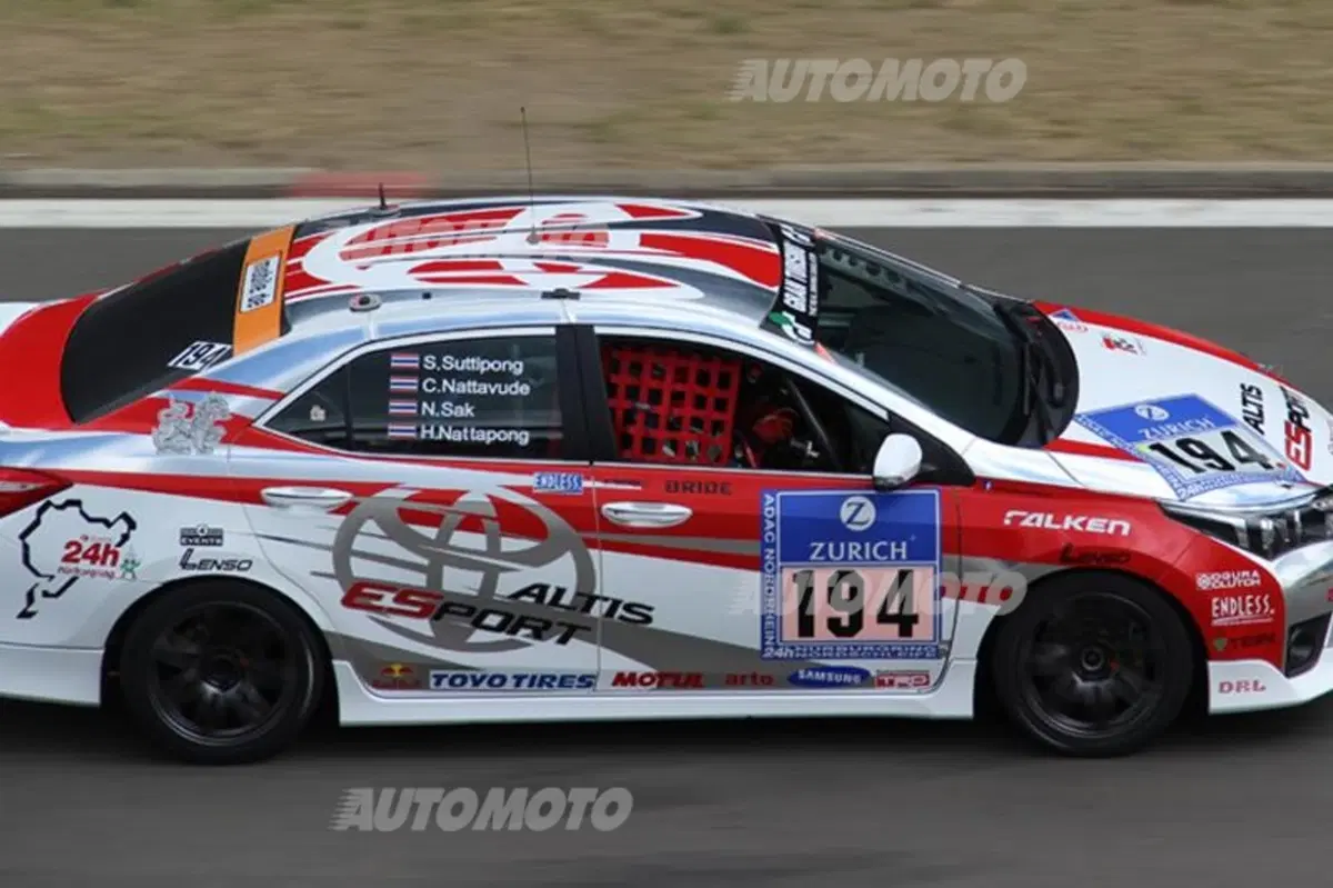 Tutte le auto della 24 Ore del Nürburgring: dalla McLaren MP4 alla... Opel Manta! (33)