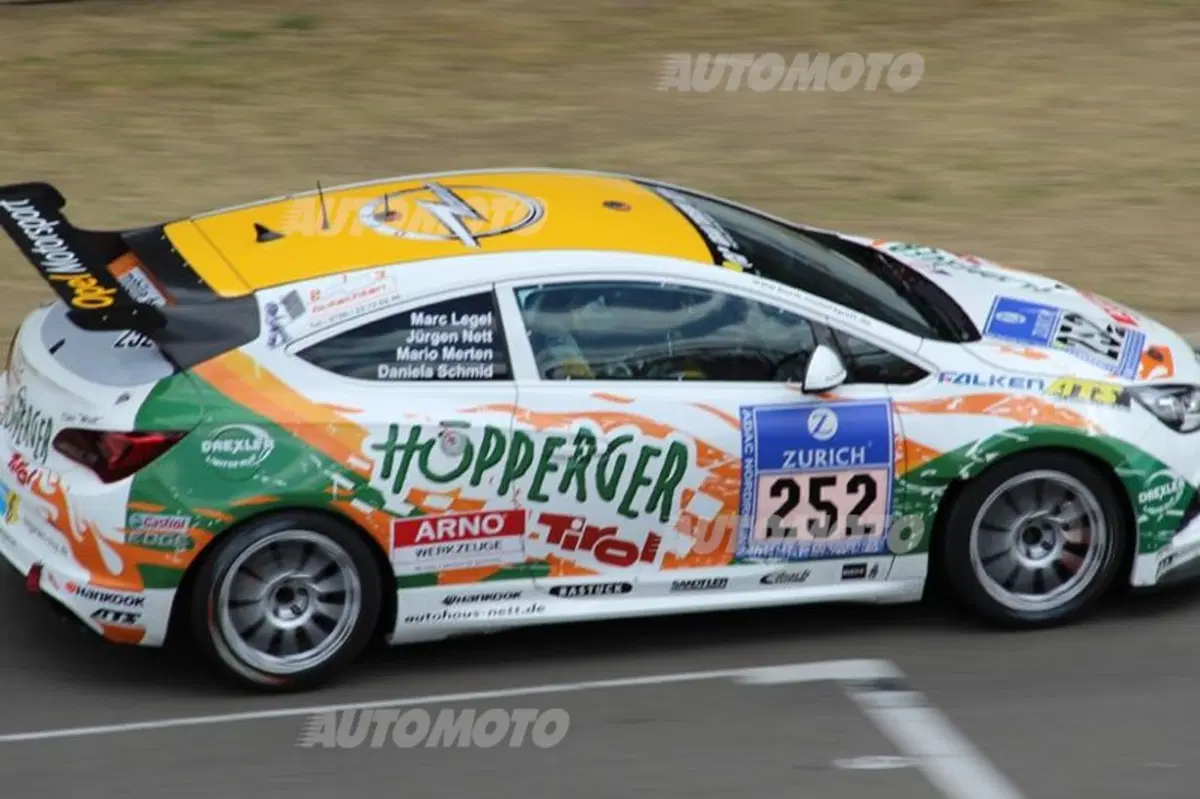 Tutte le auto della 24 Ore del Nürburgring: dalla McLaren MP4 alla... Opel Manta! (41)