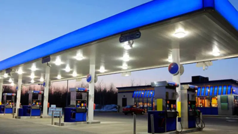 Benzina, l'Antitrust: &laquo;Prezzi alti? Troppi distributori, bisogna ristrutturare la rete&raquo;