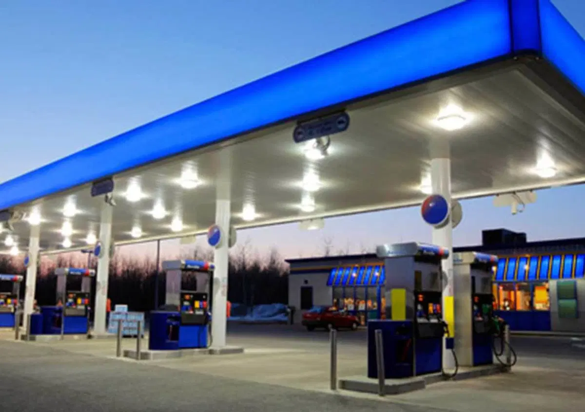 Benzina, l'Antitrust: &laquo;Prezzi alti? Troppi distributori, bisogna ristrutturare la rete&raquo;