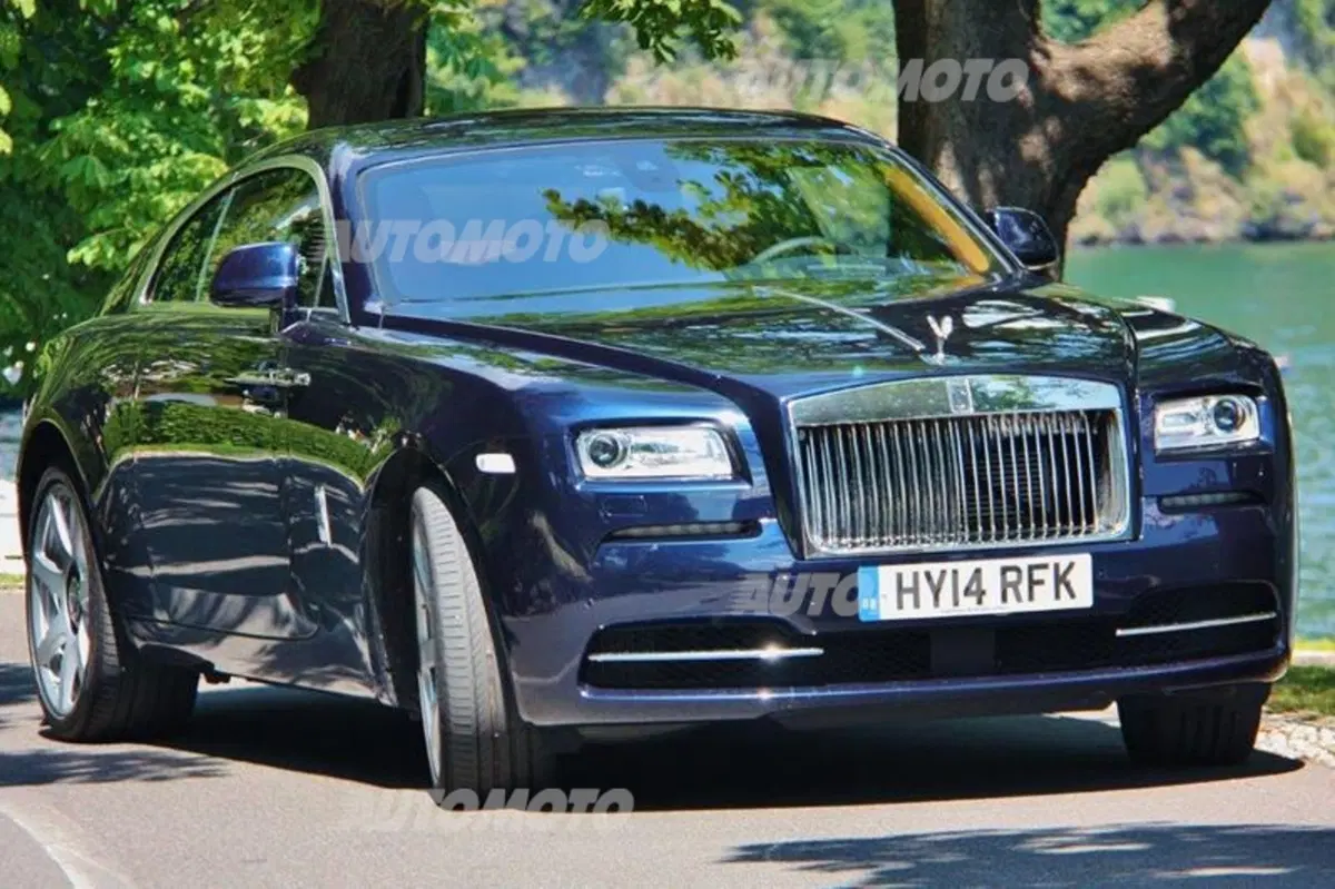 Rolls-Royce Wraith (16)