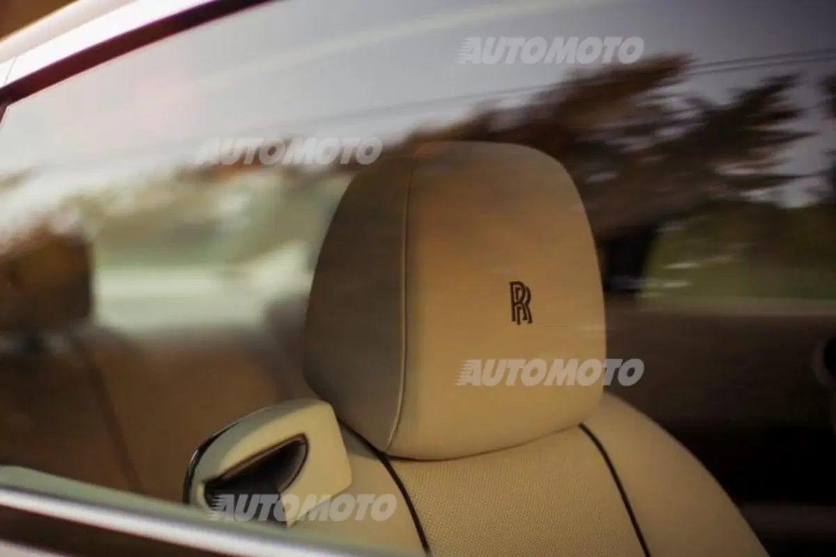 Rolls-Royce Wraith (39)