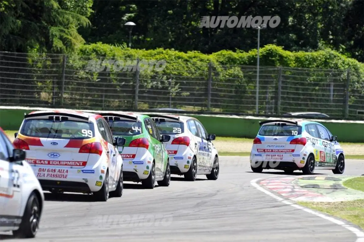 Kia Green Hybrid Cup 2014, Imola: Perucca si ritira in gara 1 (3)