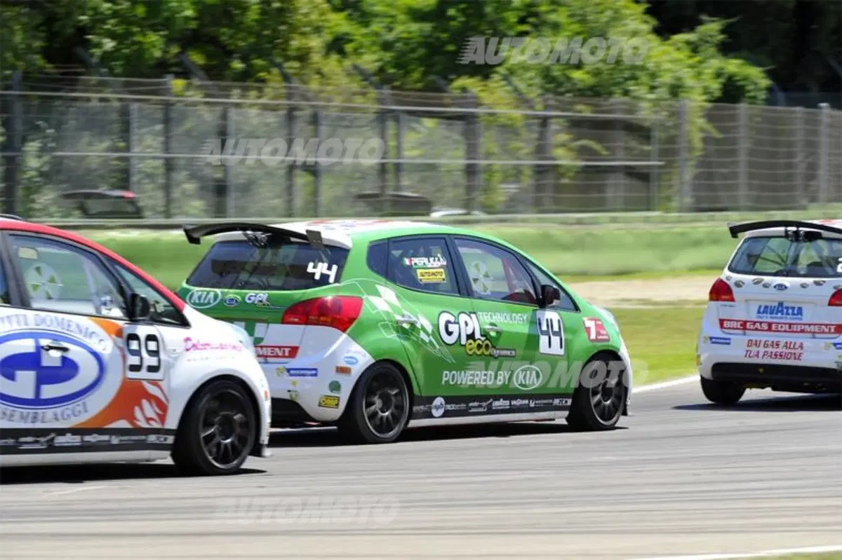 Kia Green Hybrid Cup 2014, Imola: Perucca si ritira in gara 1 (4)