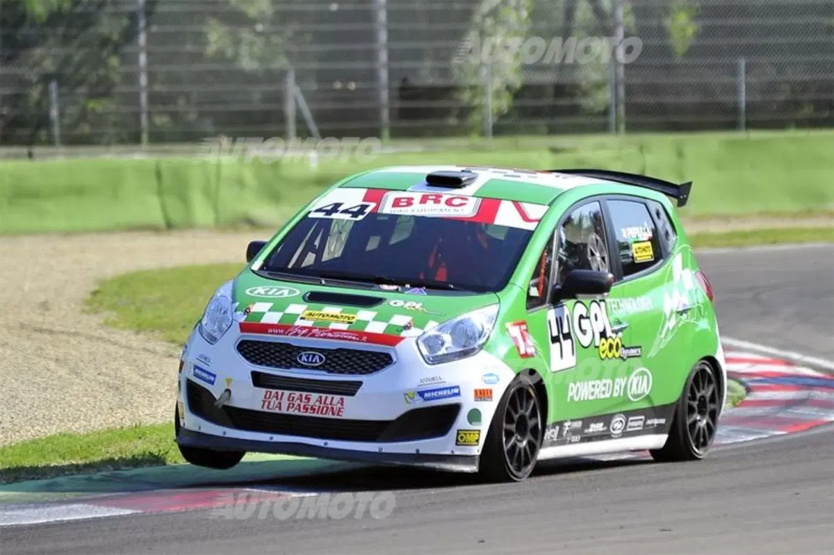 Kia Green Hybrid Cup 2014, Imola: Perucca si ritira in gara 1 (5)