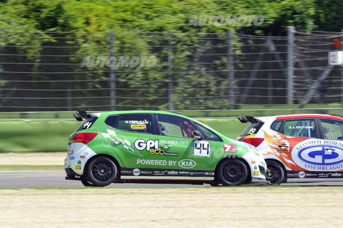 Kia Green Hybrid Cup 2014, Imola: Perucca si ritira in gara 1 (6)