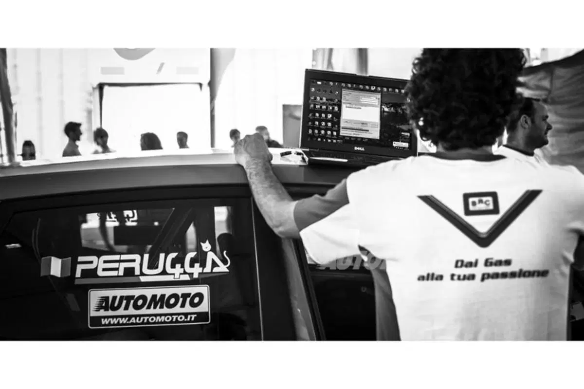 Kia Green Hybrid Cup 2014, Imola: Perucca si ritira in gara 1 (9)