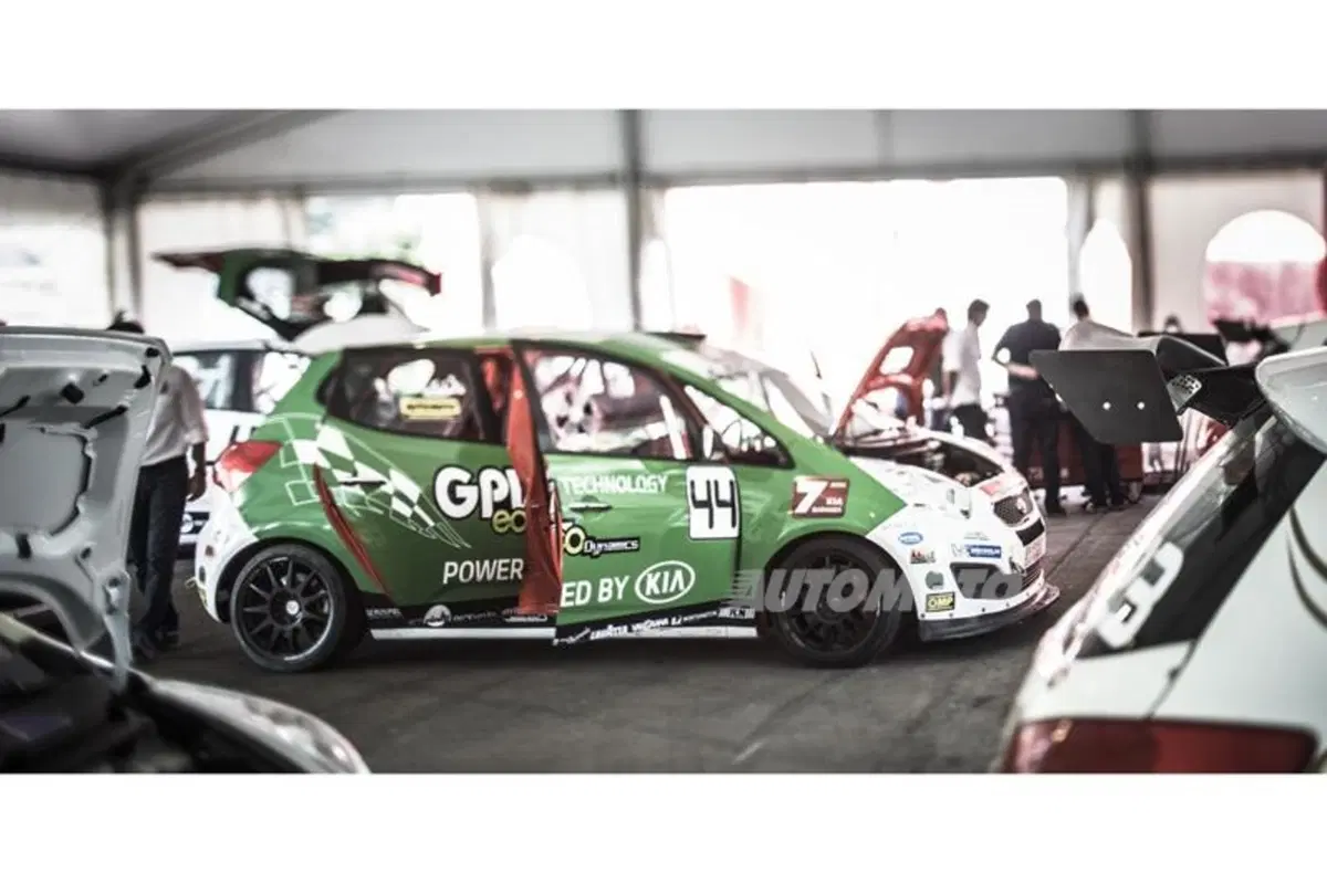 Kia Green Hybrid Cup 2014, Imola: Perucca si ritira in gara 1 (18)