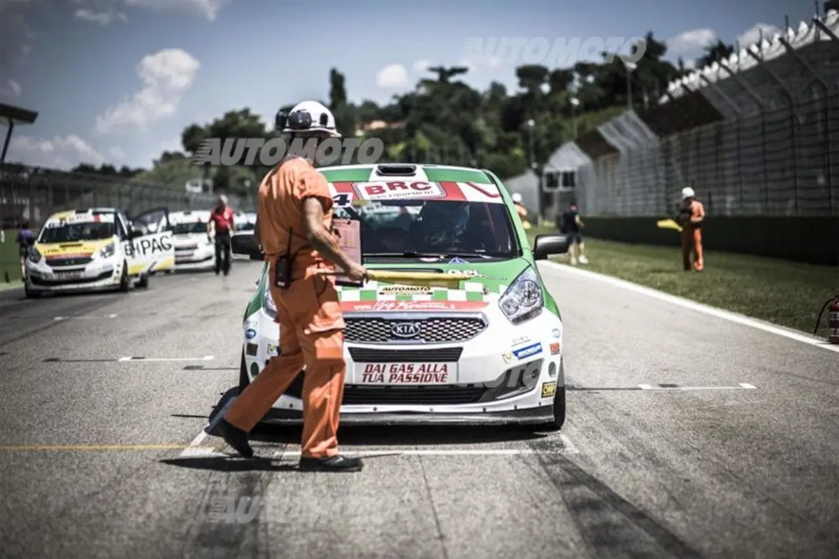 Kia Green Hybrid Cup 2014, Imola: Perucca si ritira in gara 1 (20)