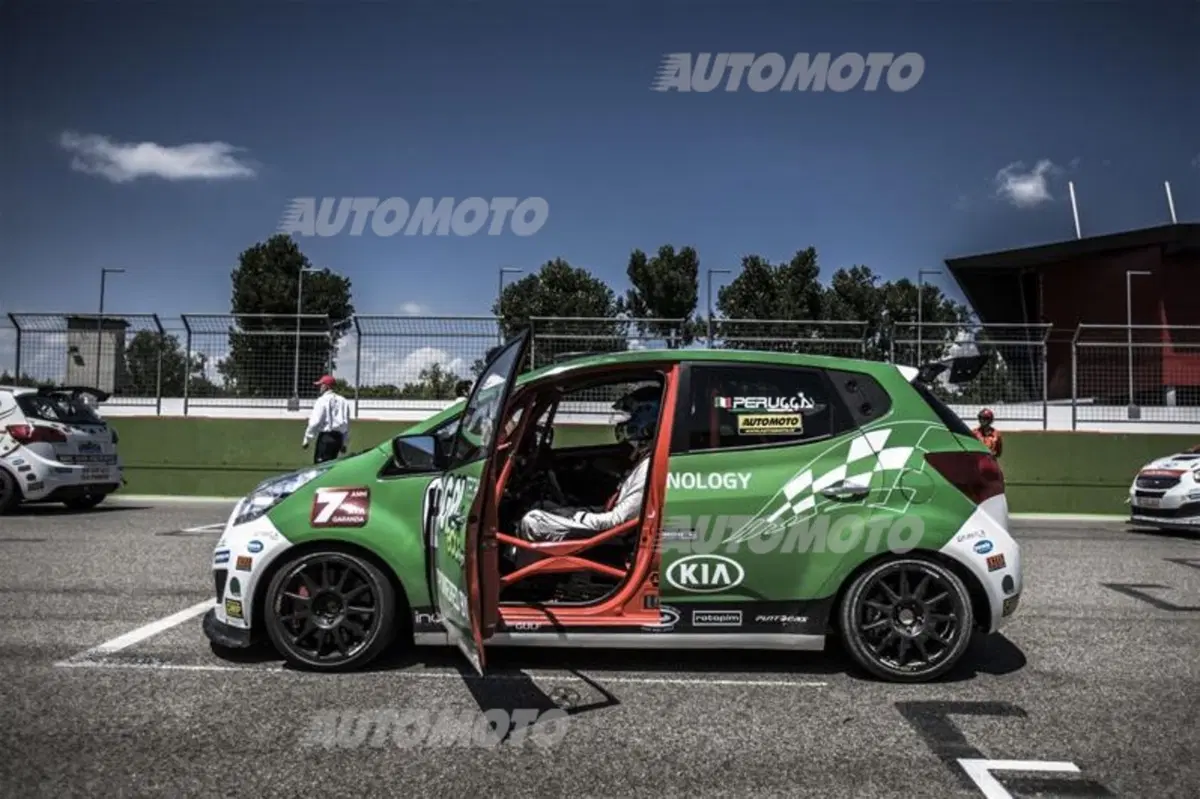 Kia Green Hybrid Cup 2014, Imola: Perucca si ritira in gara 1 (23)