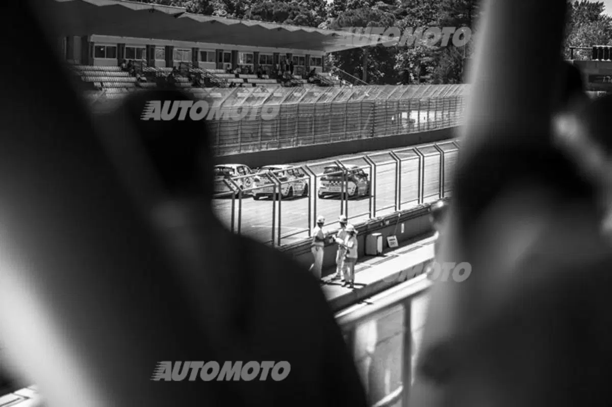Kia Green Hybrid Cup 2014, Imola: Perucca si ritira in gara 1 (25)