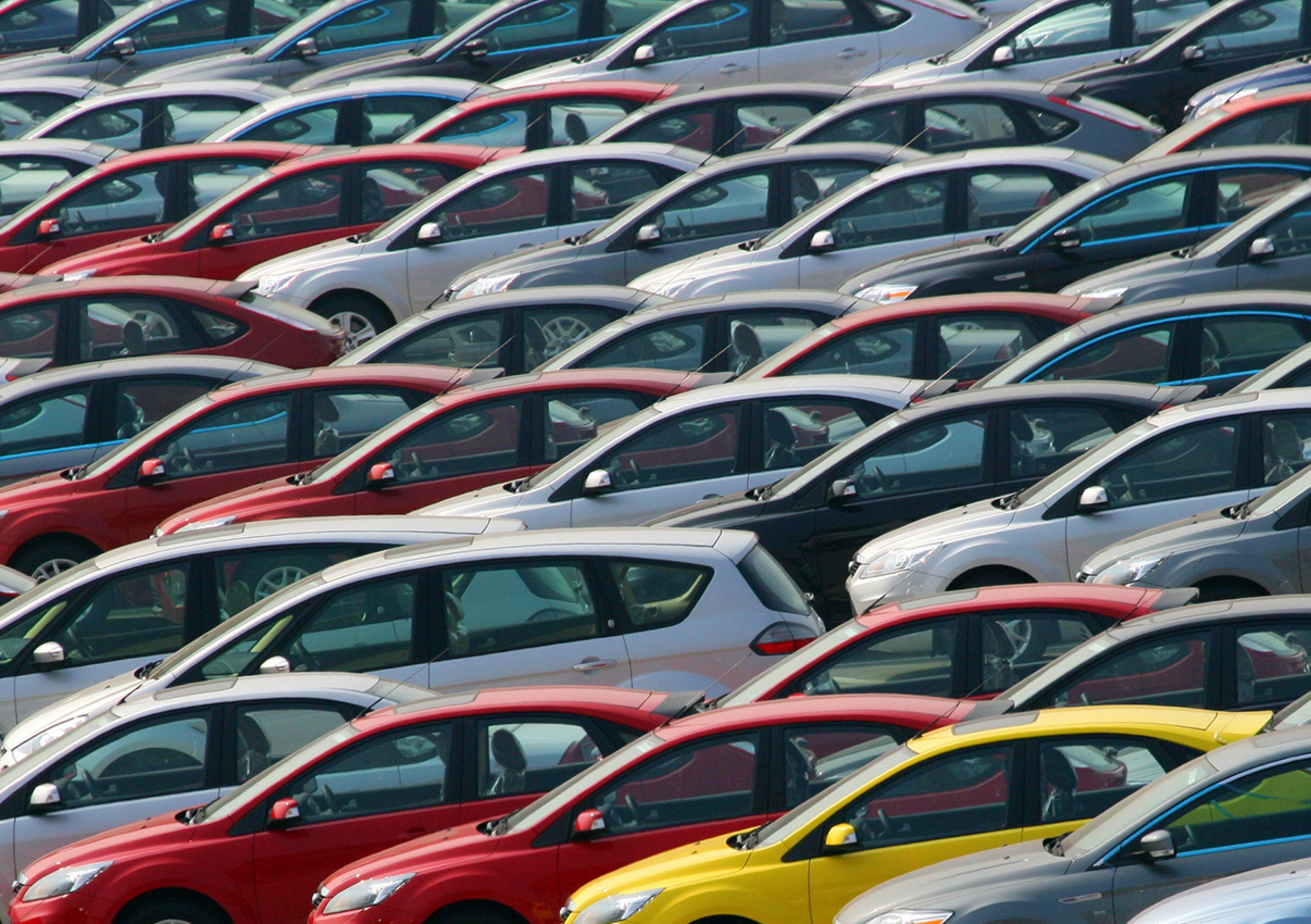 Mercato auto in Italia: a febbraio vendite a +13,2%