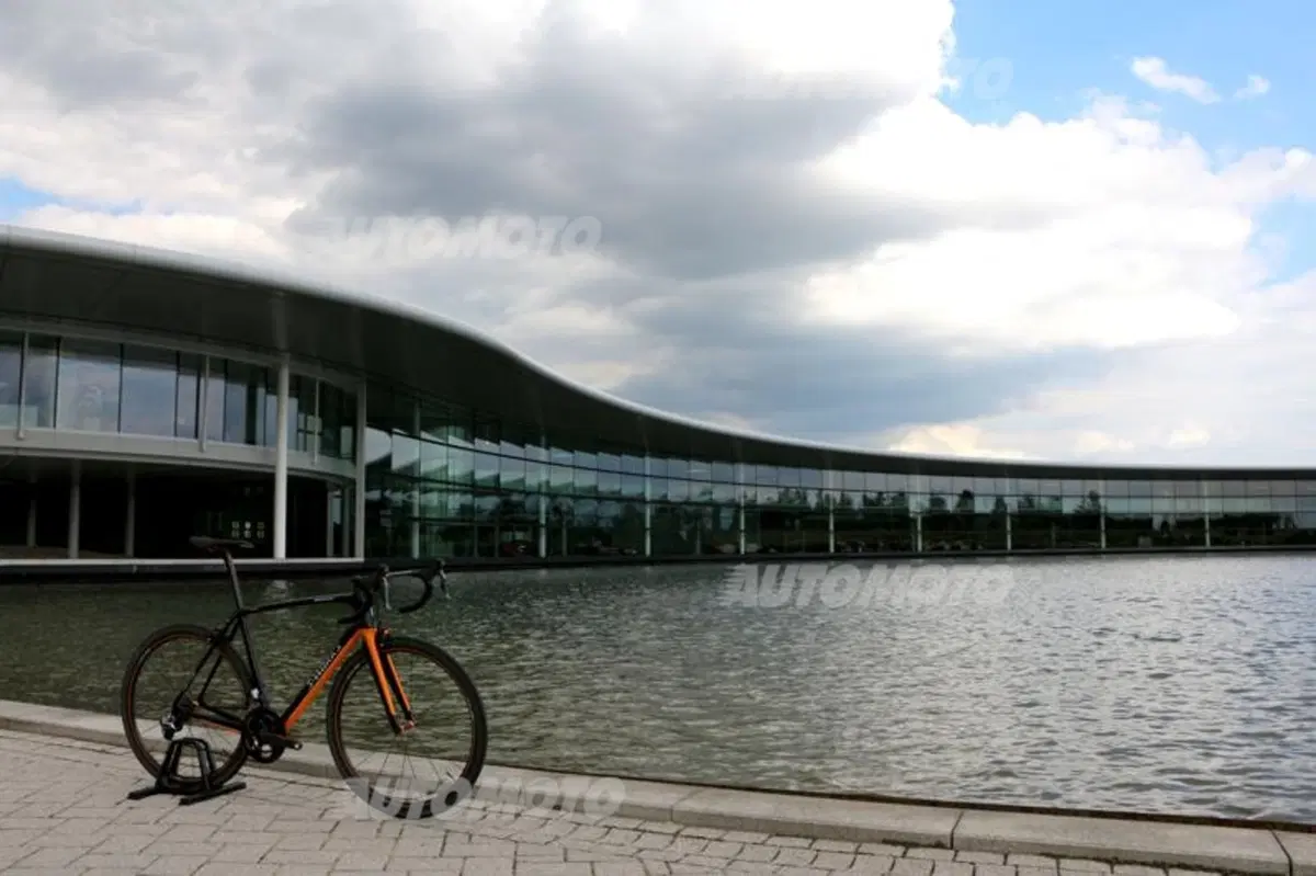 S-Works McLaren Tarmac: la Super Bike da 20.000 euro con tecnologia F1 (4)