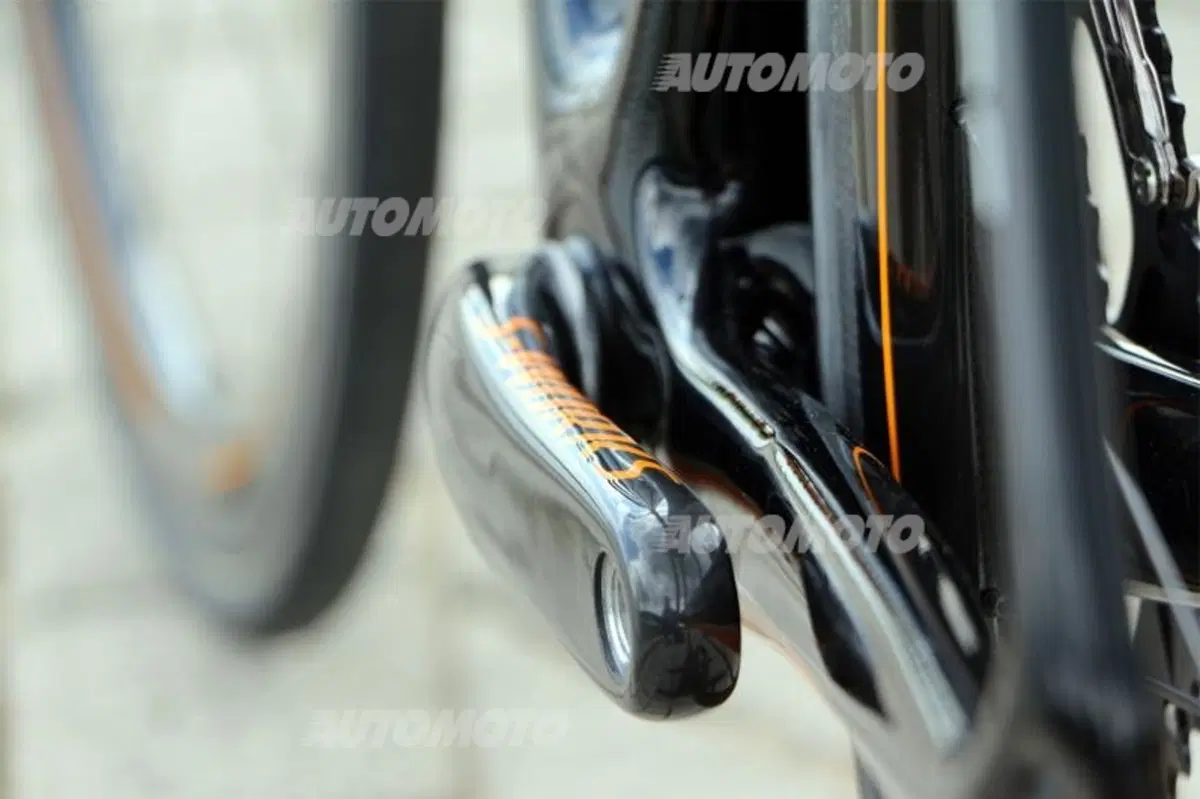 S-Works McLaren Tarmac: la Super Bike da 20.000 euro con tecnologia F1 (9)