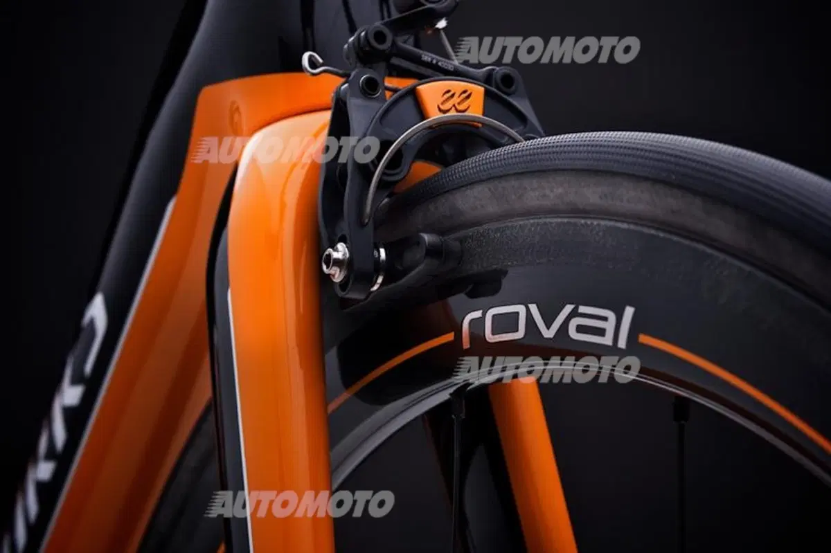 S-Works McLaren Tarmac: la Super Bike da 20.000 euro con tecnologia F1 (18)