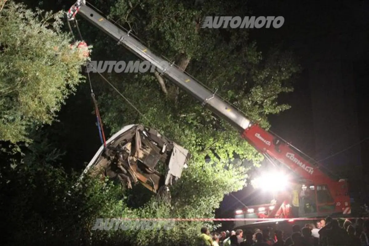 Bus in Irpinia, revisione falsa: 3 arresti. E chi doveva controllare le barriere?