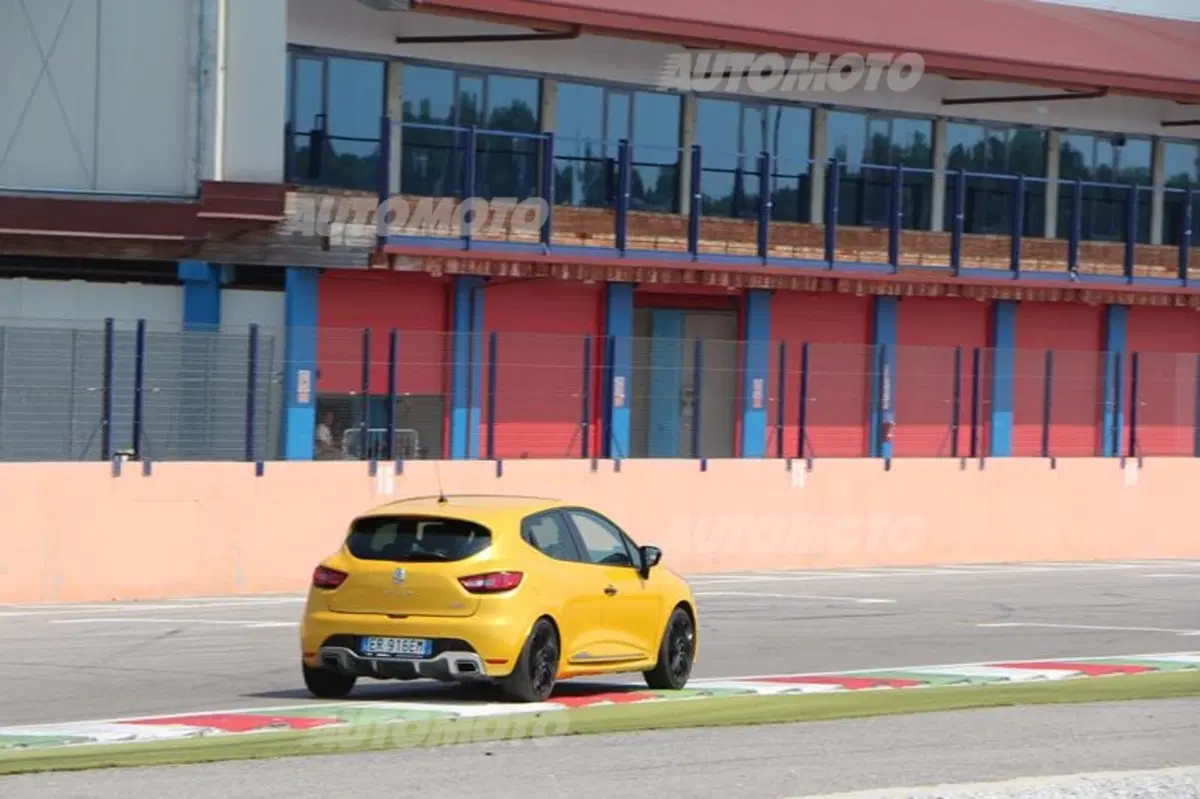 Renault Clio RS (6)