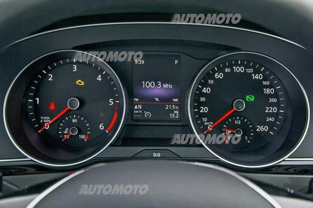 Nuova Volkswagen Passat: una rivoluzione. Tanti spigoli e tecnologia a pioggia (23)