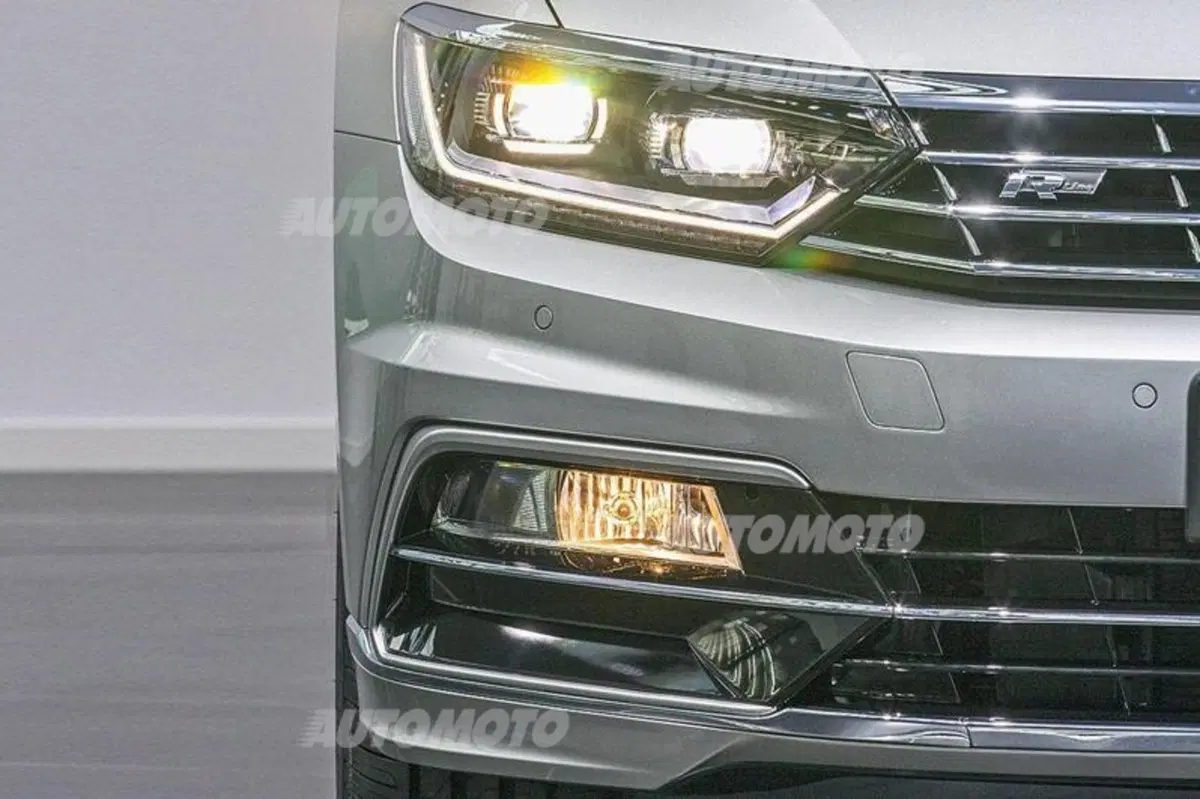 Nuova Volkswagen Passat: una rivoluzione. Tanti spigoli e tecnologia a pioggia (30)