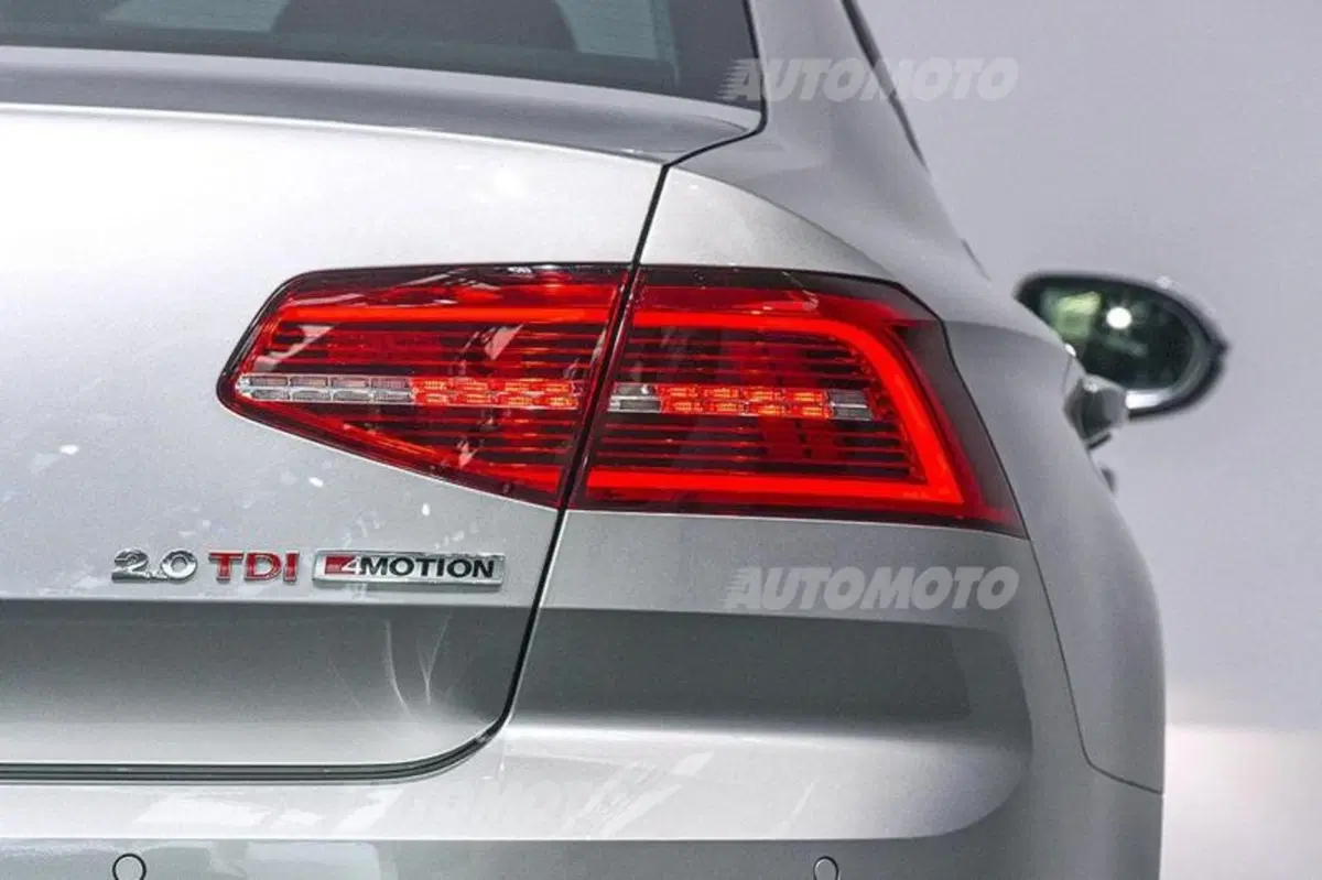 Nuova Volkswagen Passat: una rivoluzione. Tanti spigoli e tecnologia a pioggia (32)