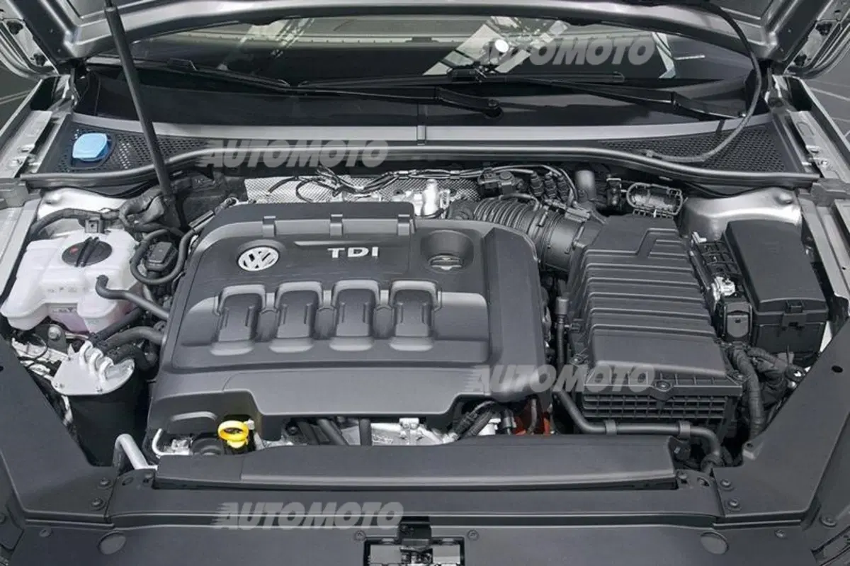 Nuova Volkswagen Passat: una rivoluzione. Tanti spigoli e tecnologia a pioggia (34)