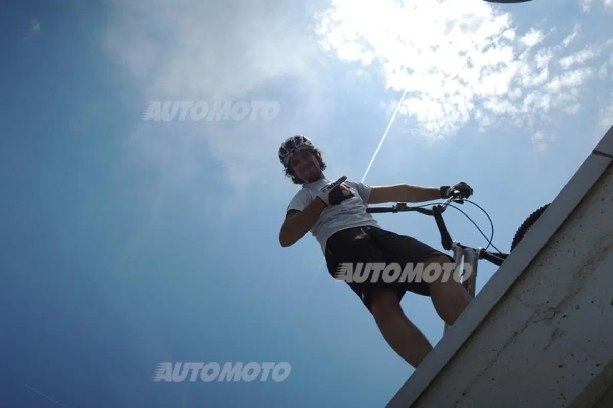 Urban Trial Bike the Movie: a Milano inizia lo show con Peugeot Partner Elettrico e Paolo Patrizi (4)