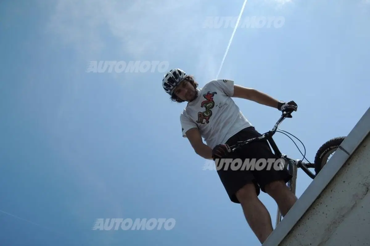 Urban Trial Bike the Movie: a Milano inizia lo show con Peugeot Partner Elettrico e Paolo Patrizi (5)