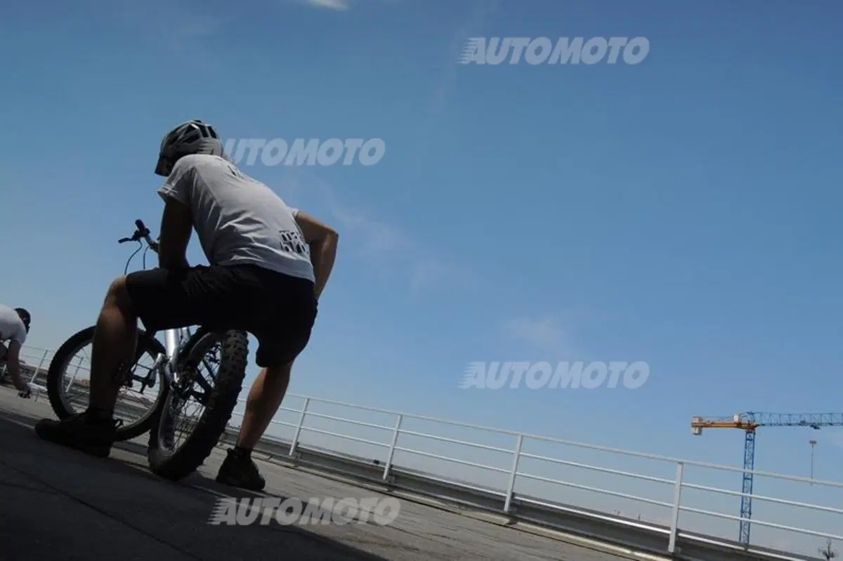 Urban Trial Bike the Movie: a Milano inizia lo show con Peugeot Partner Elettrico e Paolo Patrizi (6)