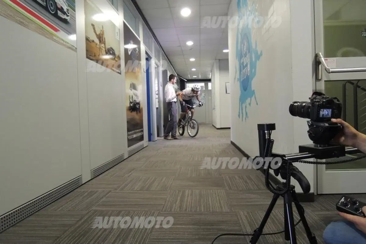 Urban Trial Bike the Movie: a Milano inizia lo show con Peugeot Partner Elettrico e Paolo Patrizi (14)
