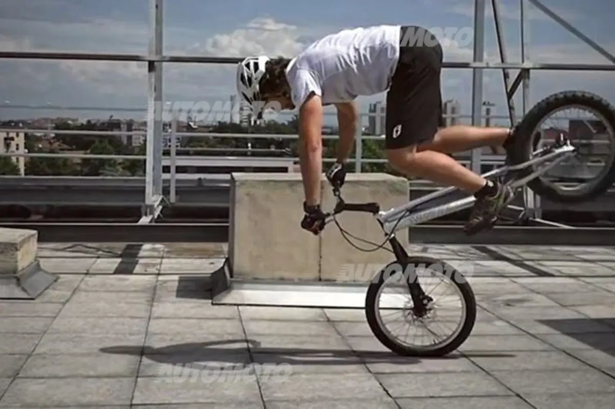 Urban Trial Bike the Movie: a Milano inizia lo show con Peugeot Partner Elettrico e Paolo Patrizi (21)