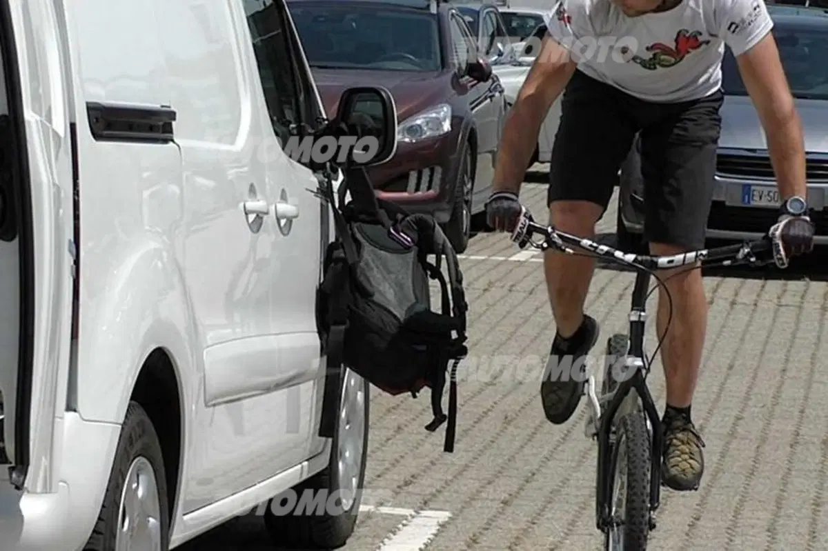 Urban Trial Bike the Movie: a Milano inizia lo show con Peugeot Partner Elettrico e Paolo Patrizi (29)