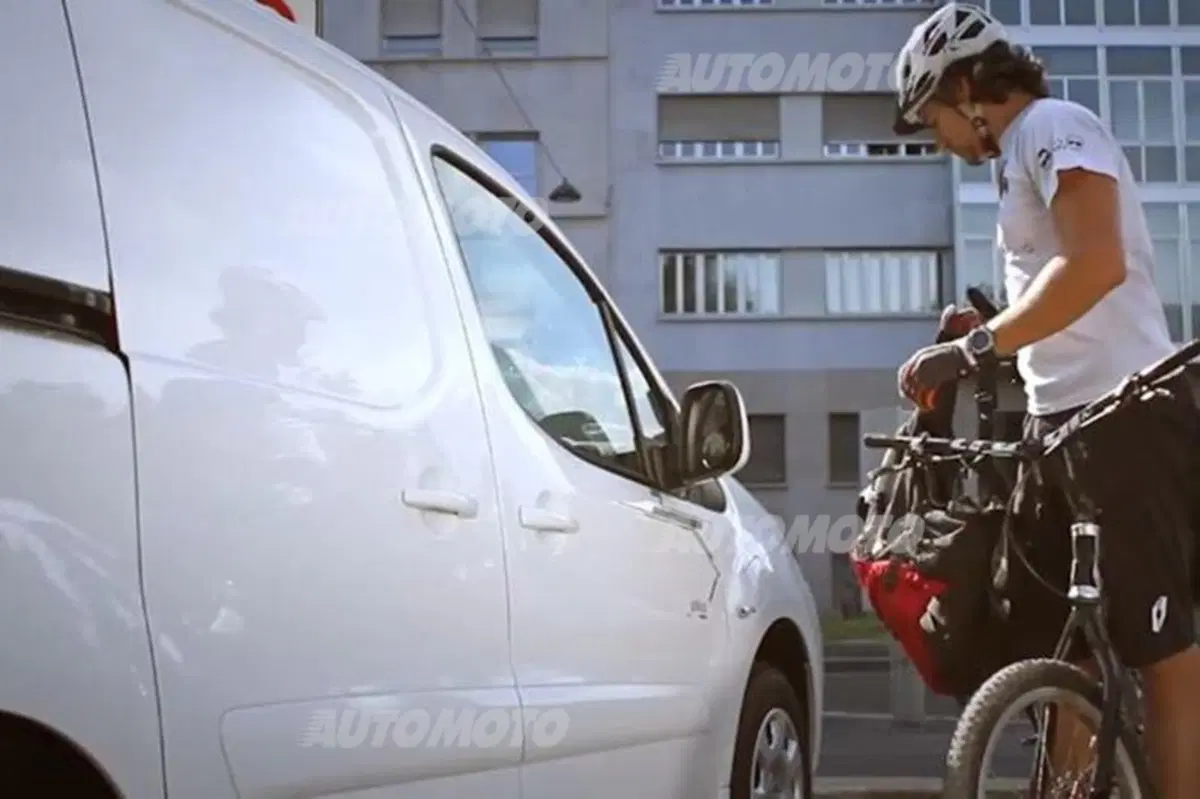 Urban Trial Bike the Movie: a Milano inizia lo show con Peugeot Partner Elettrico e Paolo Patrizi (32)