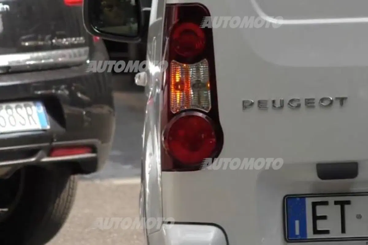 Urban Trial Bike the Movie: a Milano inizia lo show con Peugeot Partner Elettrico e Paolo Patrizi (40)