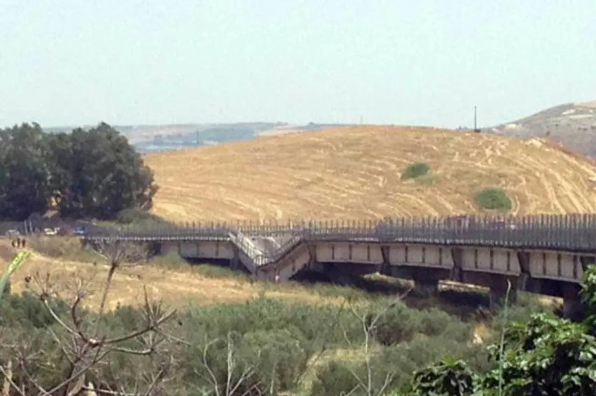 Agrigento, crolla un ponte: due auto precipitano, quattro feriti. E non è la prima volta (2)