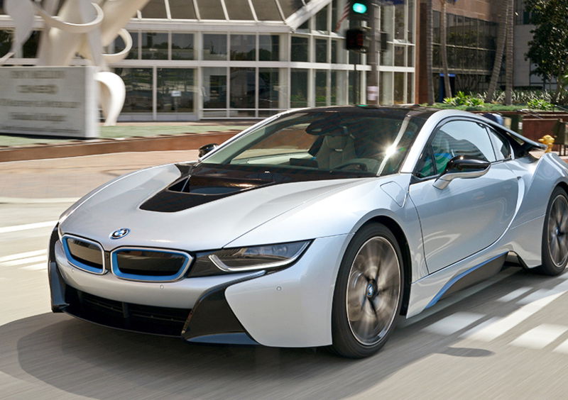 BMW, il 3 cilindri della i8 &egrave; Motore del&#039;Anno 2015