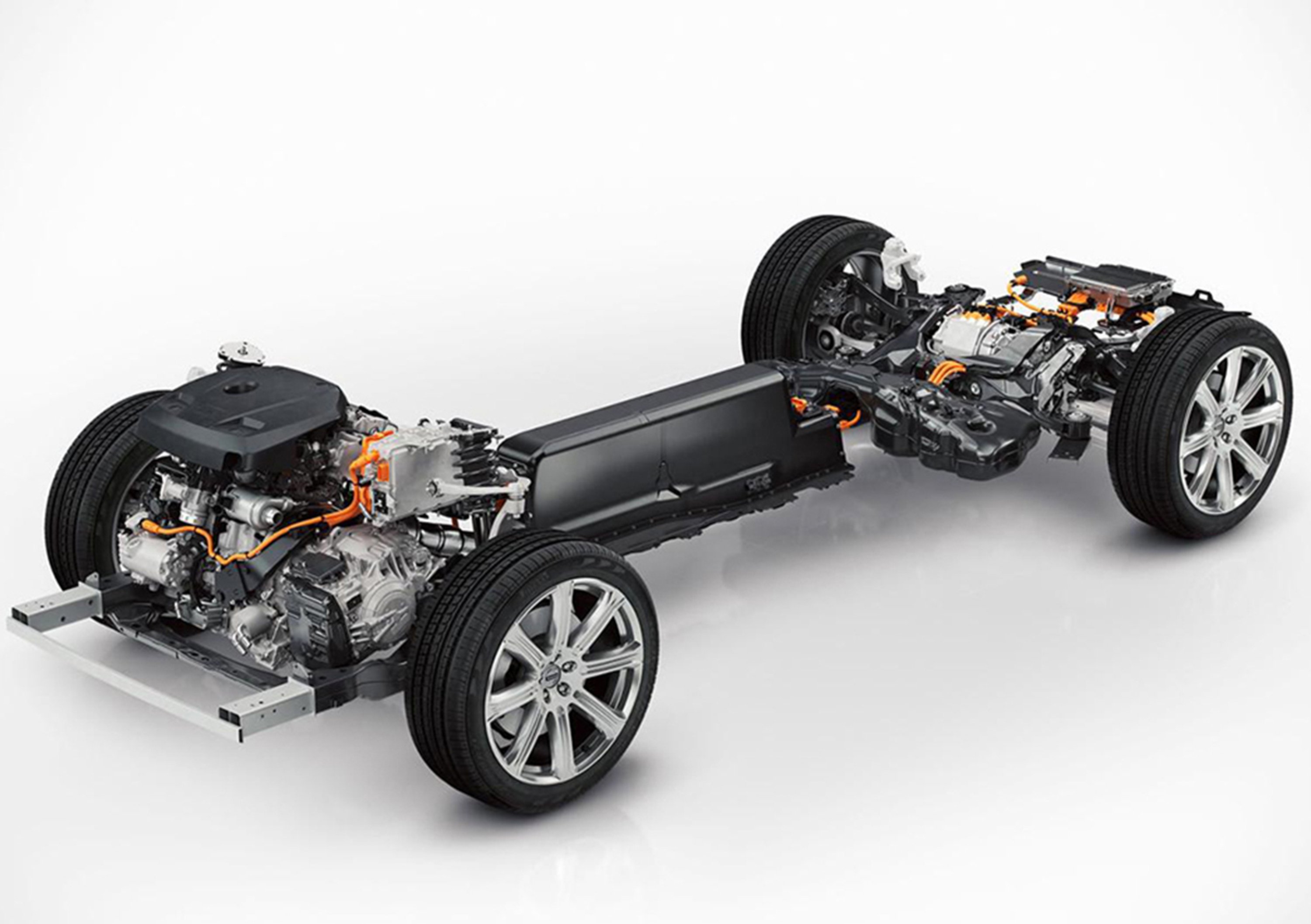 Nuova Volvo XC90, svelati i motori: Plug-In Hybrid da 400 CV e addio ai cinque cilindri