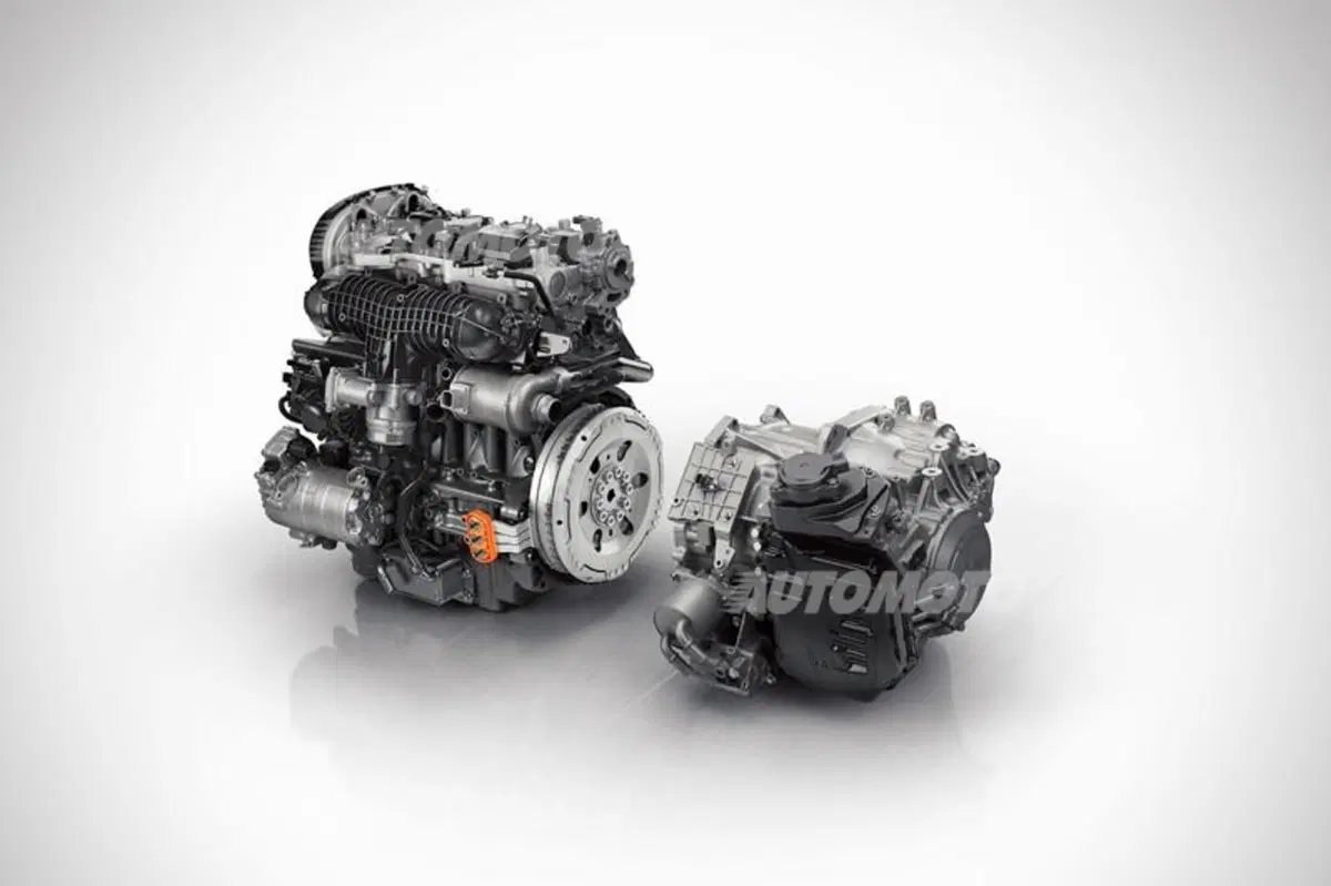 Nuova Volvo XC90, svelati i motori: Plug-In Hybrid da 400 CV e addio ai cinque cilindri (3)