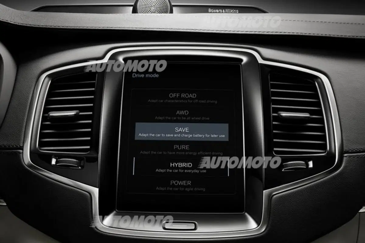 Nuova Volvo XC90, svelati i motori: Plug-In Hybrid da 400 CV e addio ai cinque cilindri (6)