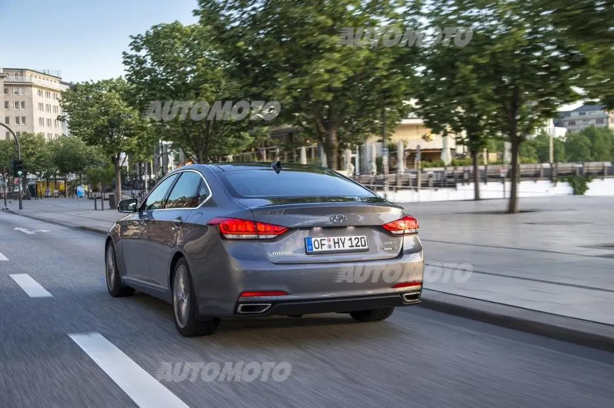 Hyundai Genesis: listino prezzi (3)