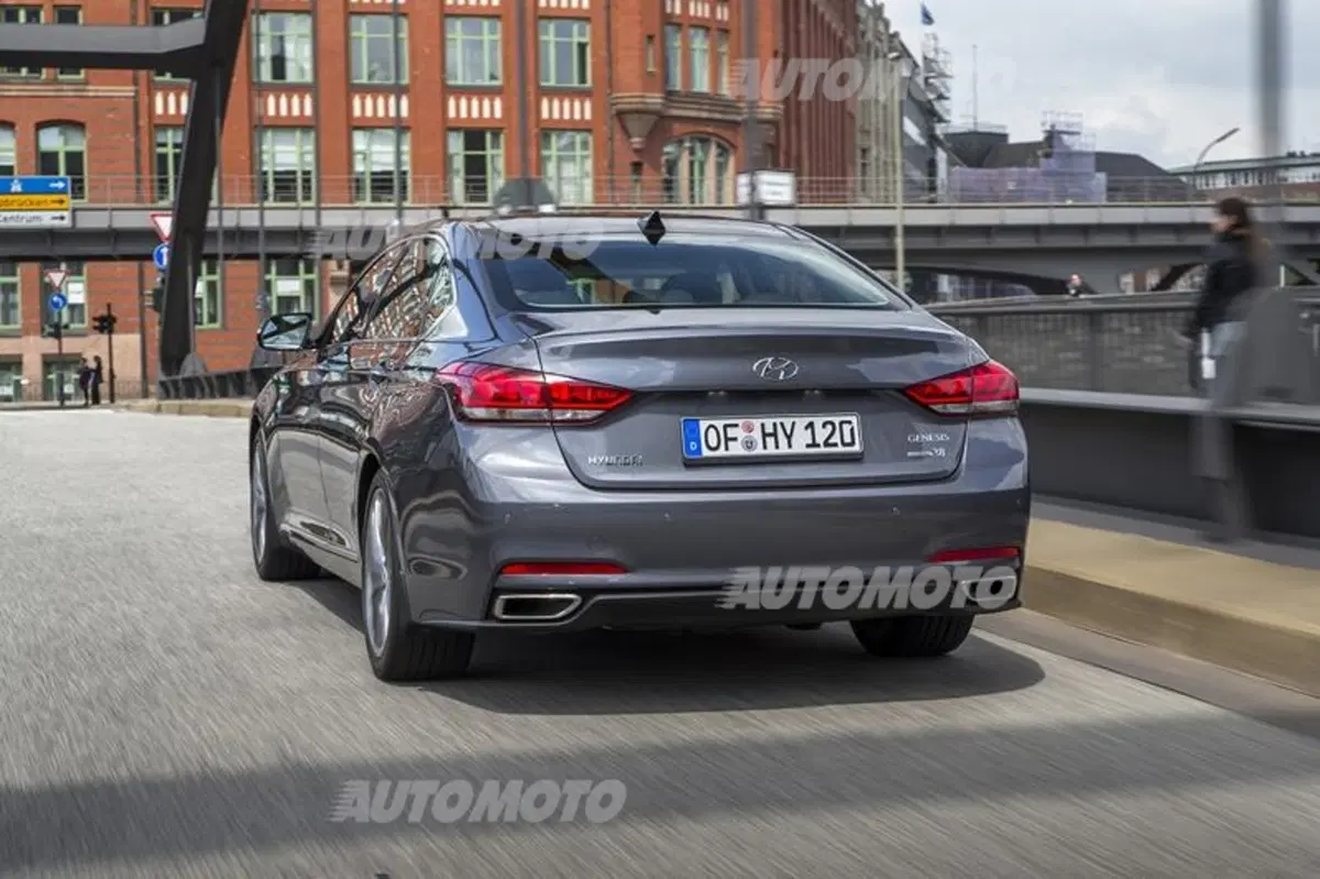 Hyundai Genesis: listino prezzi (5)