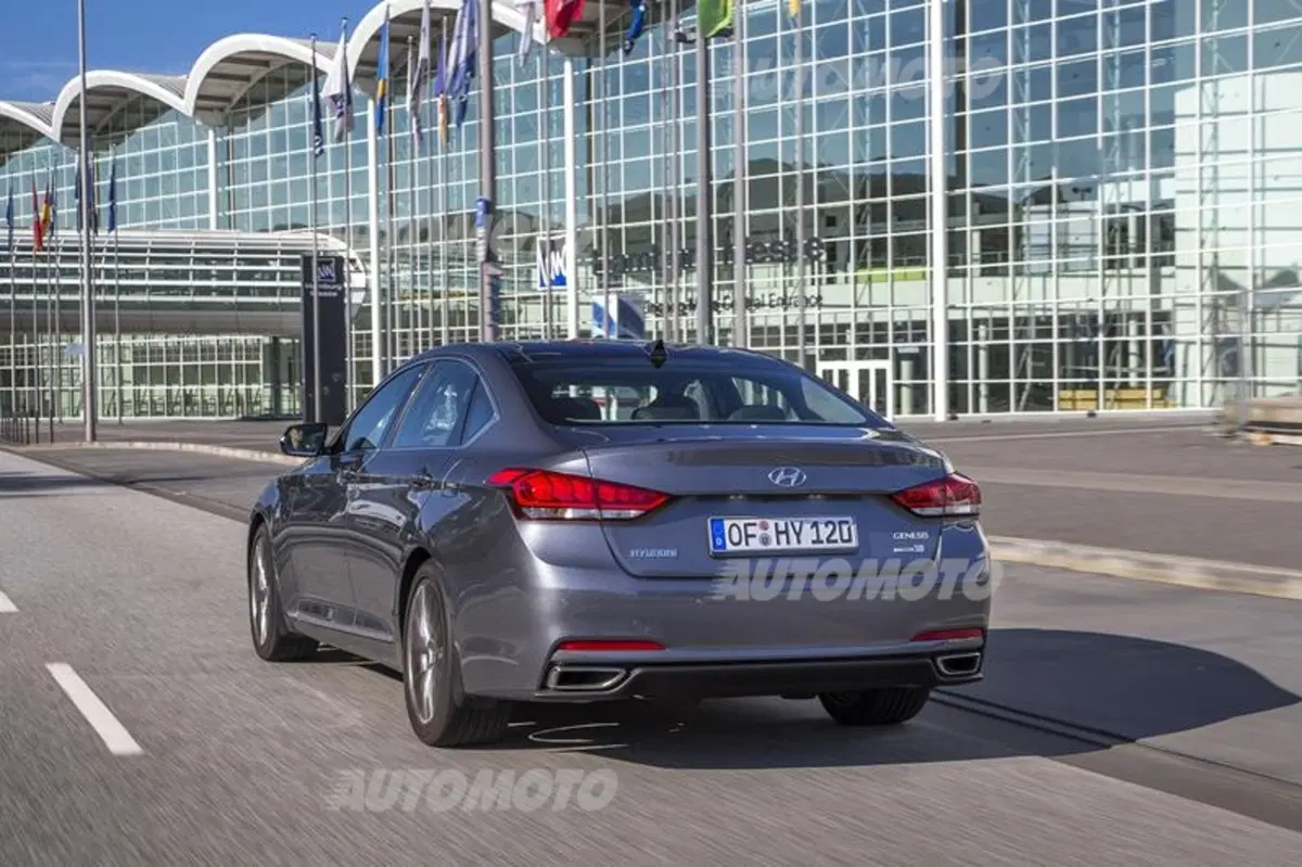 Hyundai Genesis: listino prezzi (7)