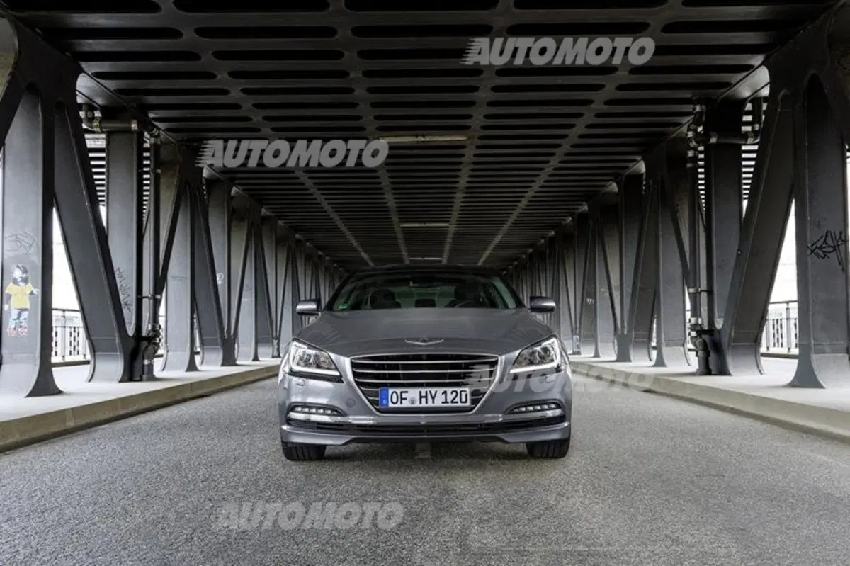 Hyundai Genesis: listino prezzi (24)