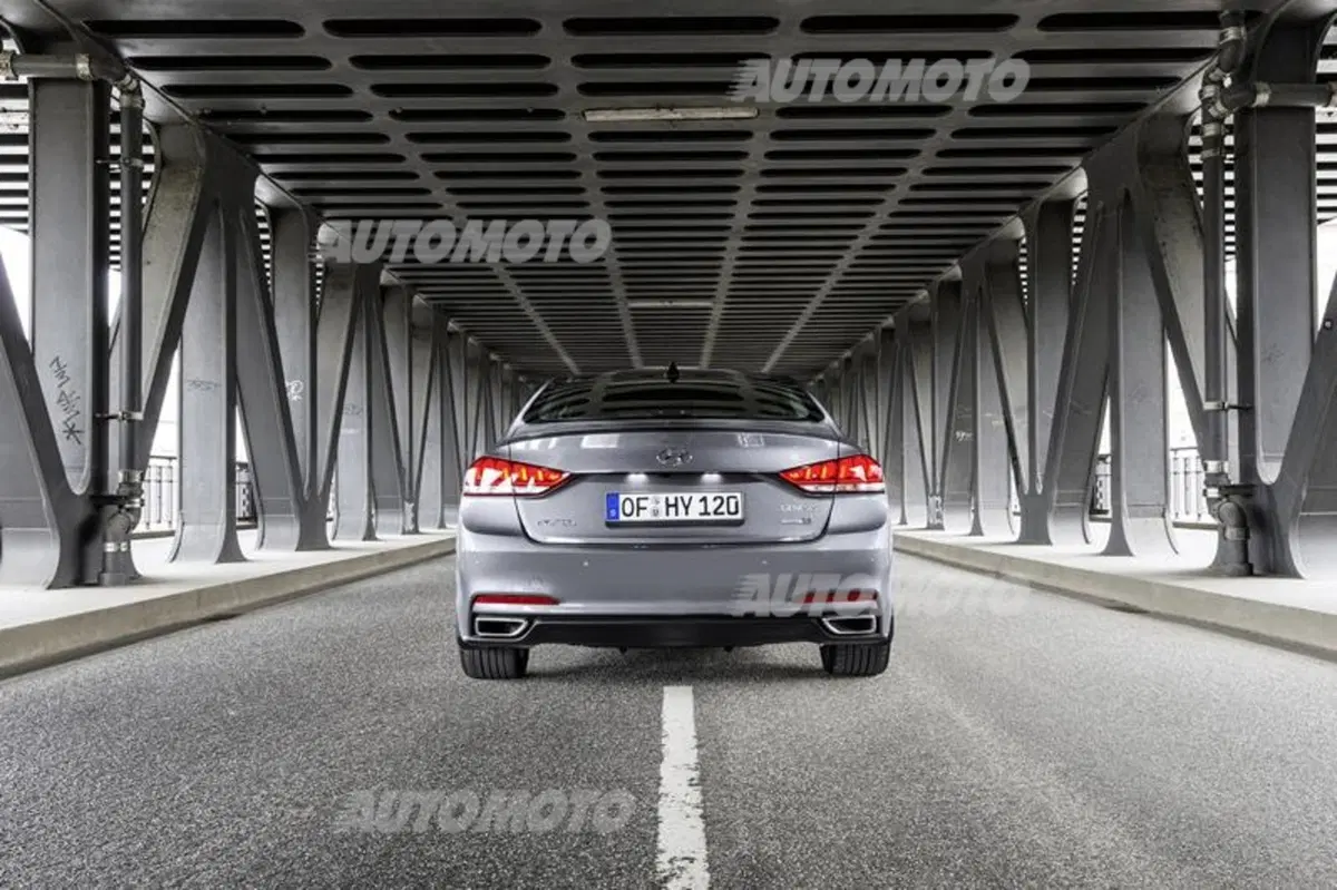 Hyundai Genesis: listino prezzi (25)