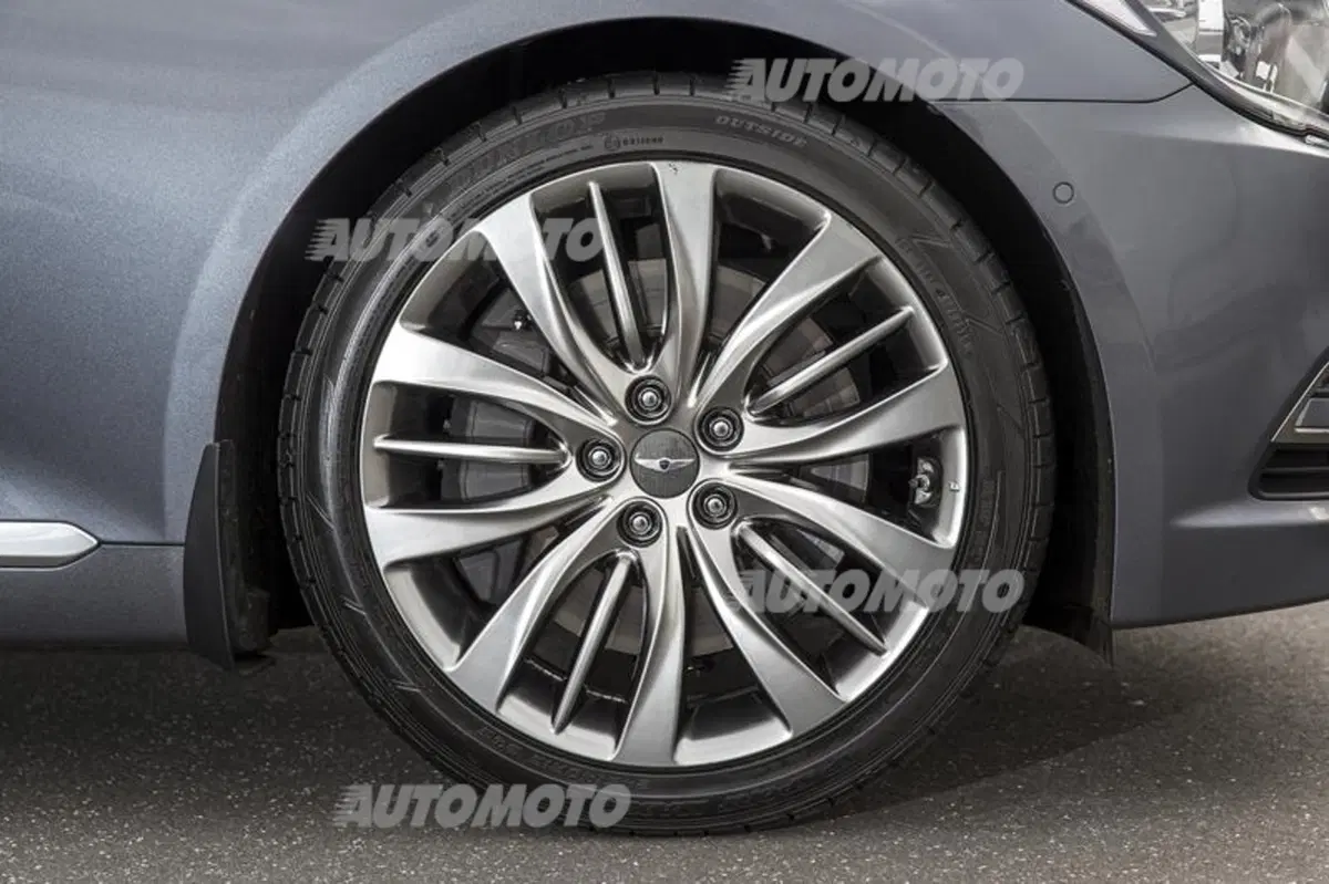 Hyundai Genesis: listino prezzi (26)