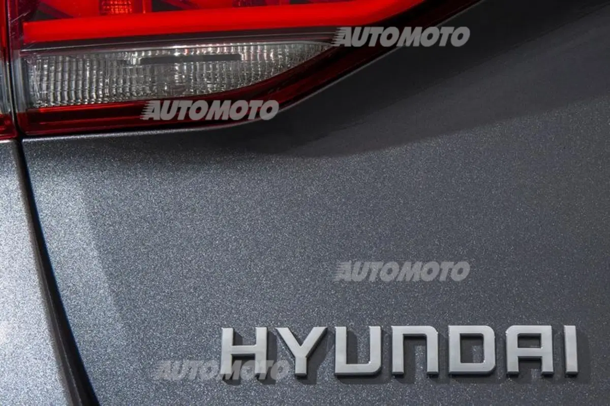 Hyundai Genesis: listino prezzi (27)