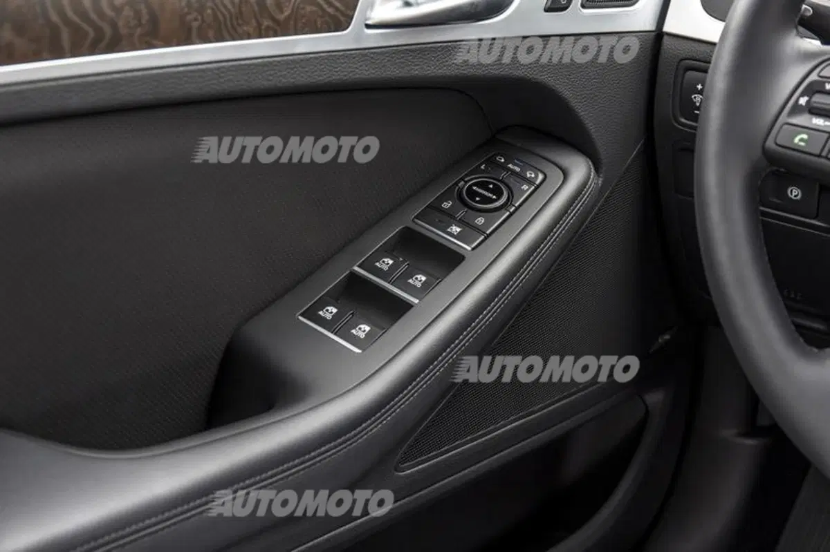 Hyundai Genesis: listino prezzi (31)