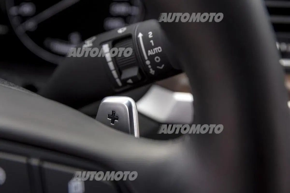 Hyundai Genesis: listino prezzi (32)